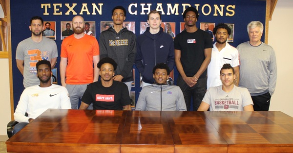 Eight Texan basketball players sign with Div. I schools