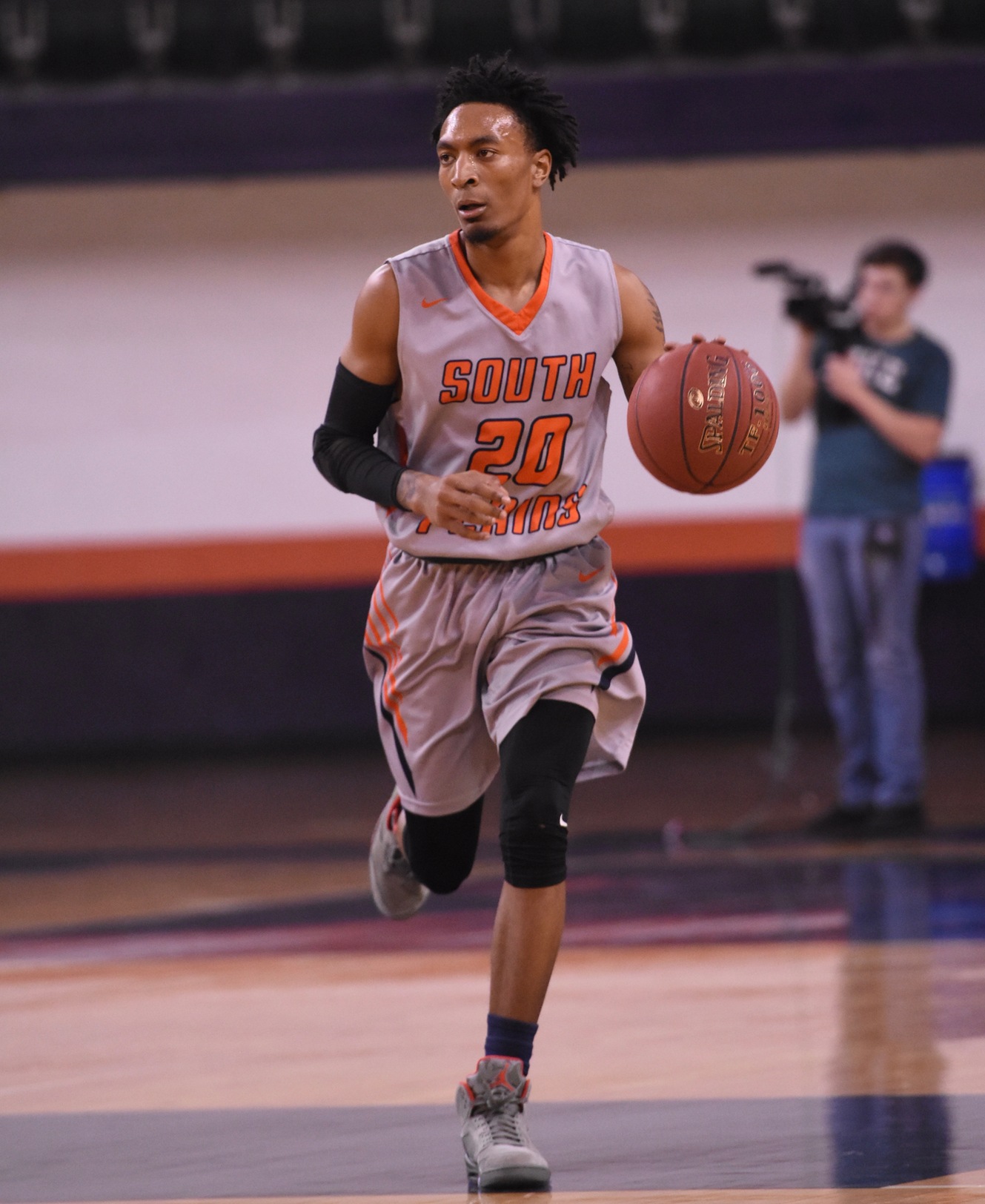 Texans fall to No. 8 Odessa 95-80 Monday night in Odessa