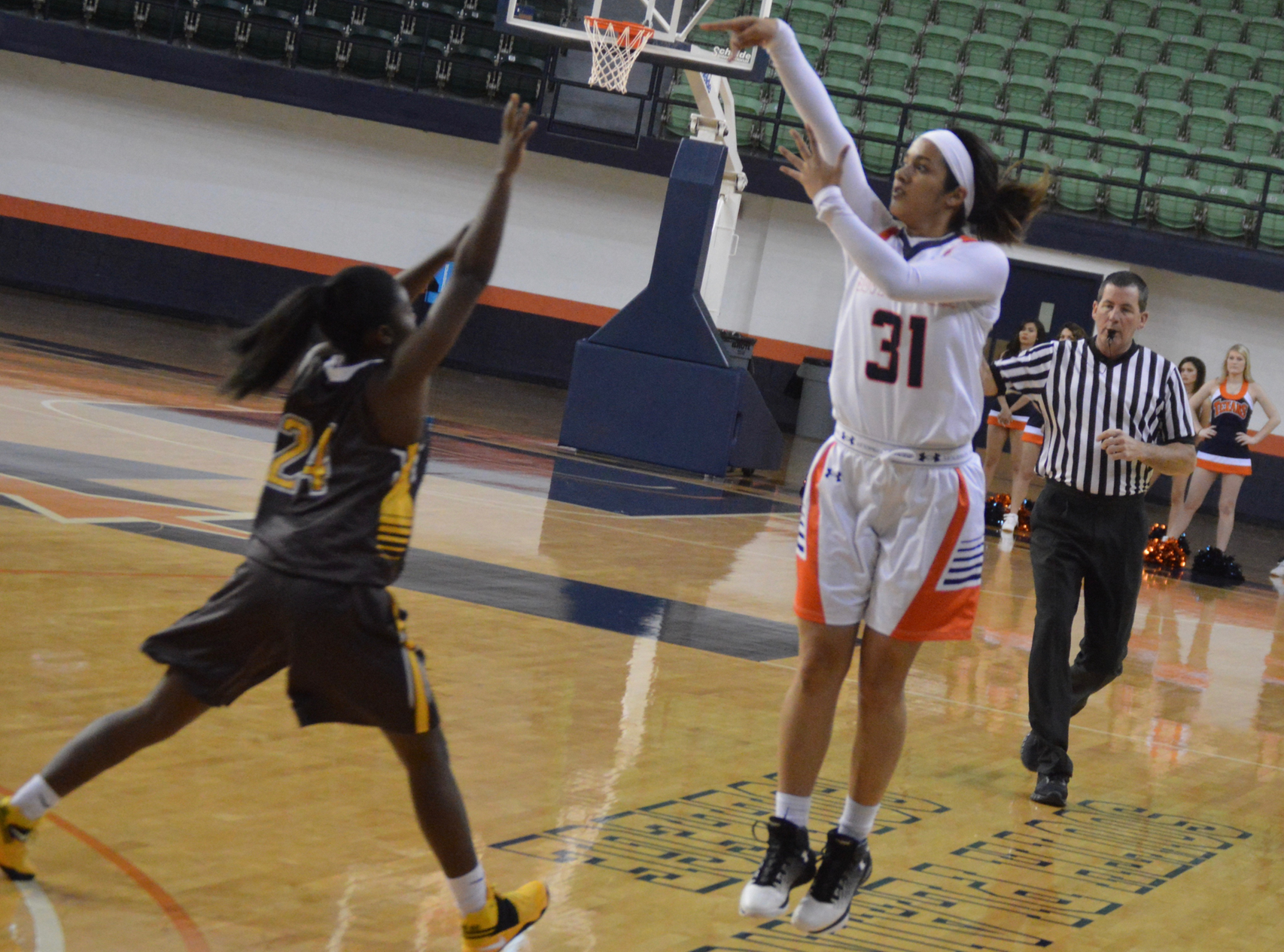 #9 Lady Texans use strong second half to down Garden City 69-50 on Sunday