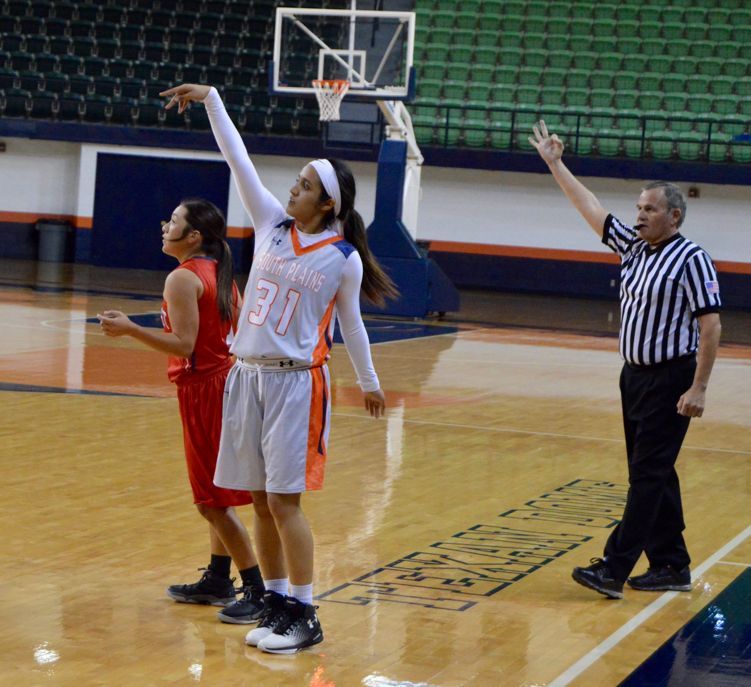 Cera breaks Swoopes' school record with 49 points on Thursday night