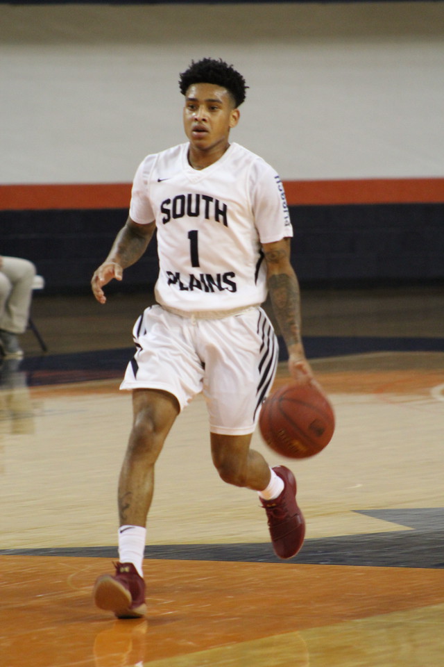 No. 3 Texans trounce Midland 70-60 Wednesday in conference opener